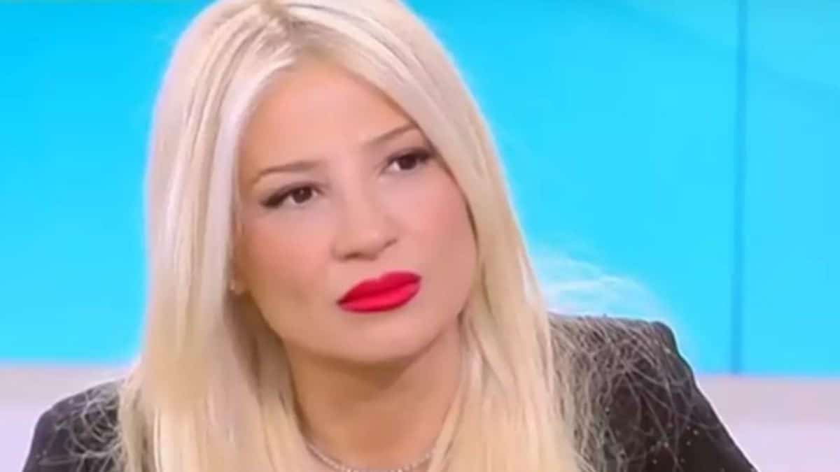 Σχόλιο…όλο νόημα από Φαίη Σκορδά: «Kάθομαι ήσυχη στη γωνίτσα μου, δεν ενοχλώ κανέναν»