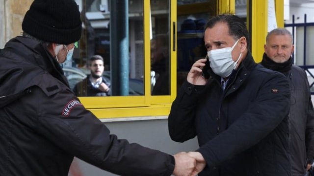 Αιφνιδιαστική επίσκεψη στον «Ευαγγελισμό» από τον Άδωνι Γεωργιάδη – Πολλοί ασθενείς του διατύπωσαν διαμαρτυρίες για την κατάσταση στο ΕΣΥ