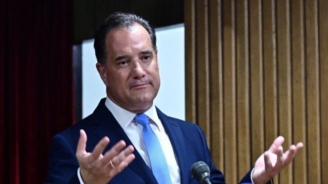 Άδωνις Γεωργιάδης για ομόφυλα ζευγάρια: «Ένα παιδί σίγουρα είναι καλύτερο να έχει δύο γονείς από έναν»