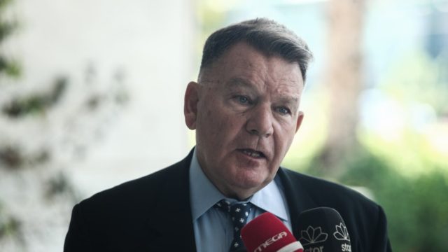Αλέξης Κούγιας: «Τα παιδιά από ετερόφυλους στα ιδρύματα τα ρώτησε κανείς αν θέλουν να μεγαλώνουν με ομοφυλόφιλους γονείς;» (video)
