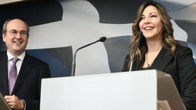 «Ανάσα» για τους νέους γονείς: Αύξηση από 2.000 στα 2.400 ευρώ για το επίδομα γέννησης!