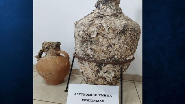 Αργολίδα: 65χρονη στόλισε με αρχαίους αμφορείς το σπίτι της