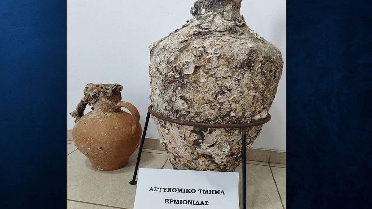 Αργολίδα: 65χρονη στόλισε με αρχαίους αμφορείς το σπίτι της