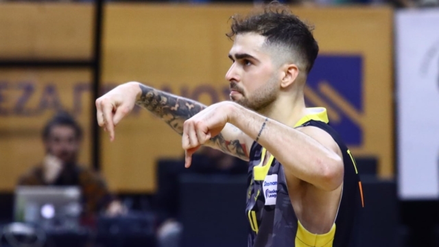 Basket League: Απίθανος Τολιόπουλος, «αυτοκράτορας» Άρης στα Άνω Λιόσια έριξε στο καναβάτσο την ΑΕΚ (video)