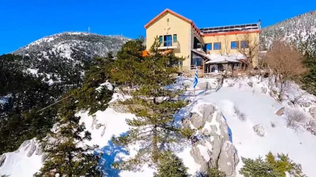 Κακοκαιρία – Πάρνηθα: Κλειστός ο δρόμος από το ύψος του τελεφερίκ