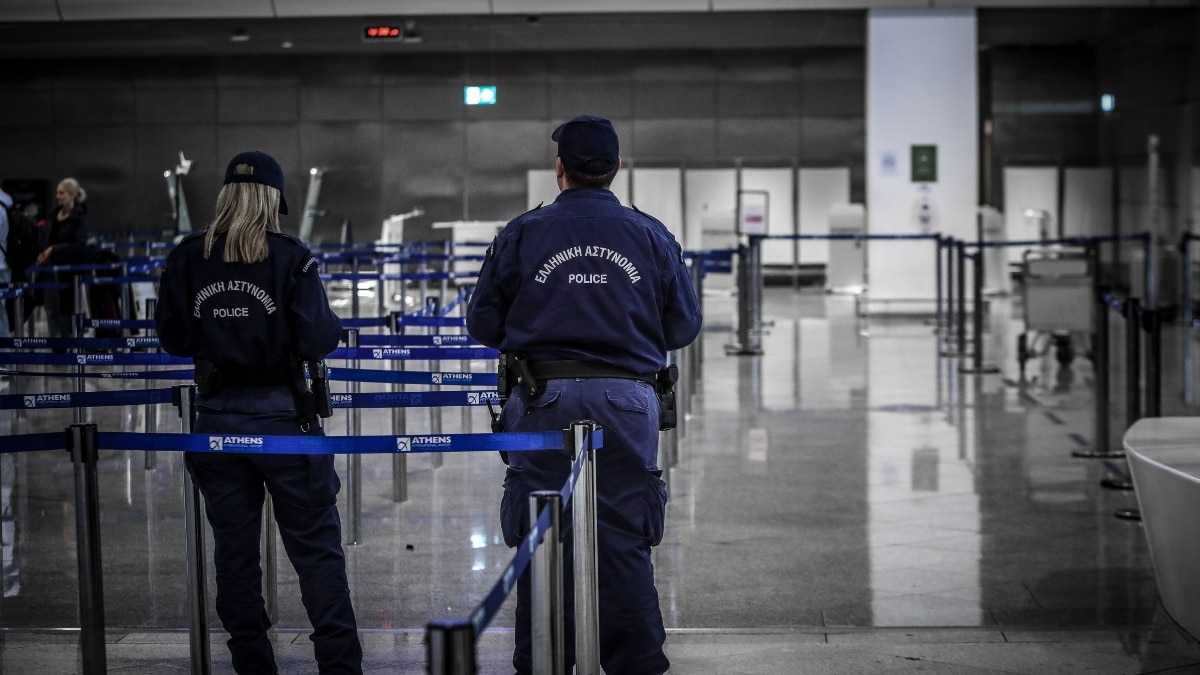 Θρίλερ στο Ελ. Βενιζέλος: Αναγκαστική προσγείωση αεροπλάνου στην Αθήνα – Επιβάτες κρύφτηκαν στις τουαλέτες για να μείνουν στη χώρα