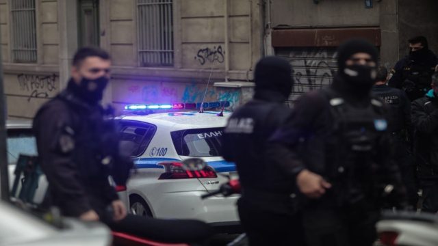Βι@σμός ανήλικης στα Πατήσια: Προφυλακίστηκε ο 56χρονος που κακοποιούσε την κόρη της συντρόφου του –  Ισχυρίστηκε ότι υπήρχε συναίνεση από το κοριτσάκι (video)