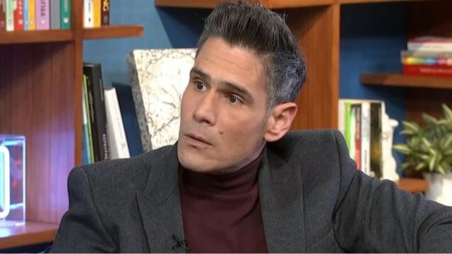 «Λύγισε» ο Δημήτρης Ουγγαρέζος: Συγκινεί για τον θάνατο της μητέρας του – «Ήταν δειλία, έπρεπε να της τα πω όταν άκουγε»