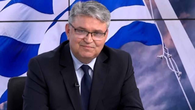 Δημήτρης Νατσιός για ομόφυλα ζευγάρια: «Θέλουν να ξεριζώσουν τον ιερό θεσμό της οικογένειας»