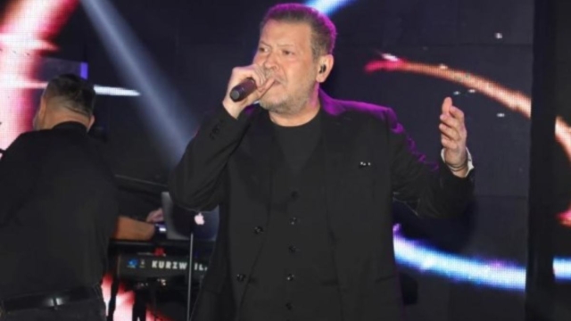 Πέθανε ο τραγουδιστής Χάρης Κωστόπουλος σε ηλικία 60 ετών