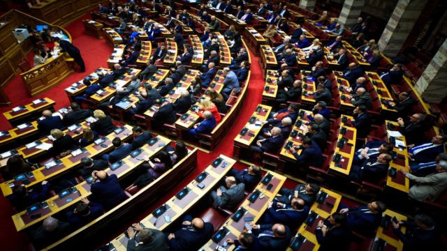 Επιστολική ψήφος: Πέρασε με 158 «ΝΑΙ» το νομοσχέδιο για τις Ευρωεκλογές – Απορρίφθηκε η τροπολογία για τις Εθνικές (video)