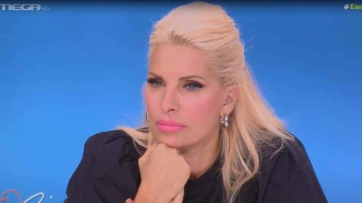 Εκτός εκπομπής η Ελένη Μενεγάκη – Μεταφέρθηκε στο γιατρό μετά από ατύχημα