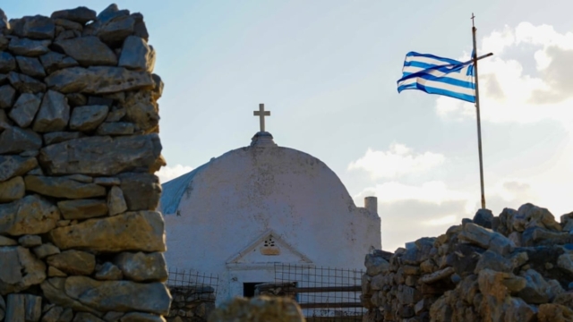 Η φωτογραφία της ημέρας: Γαλανόλευκη περηφάνια στις μονάδες των Ενόπλων Δυνάμεων