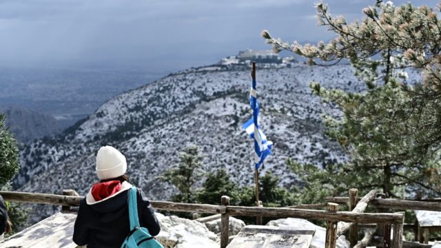 Η φωτογραφία της Ημέρας: Στα «λευκά» η Πάρνηθα μετά τα πρώτα χιόνια