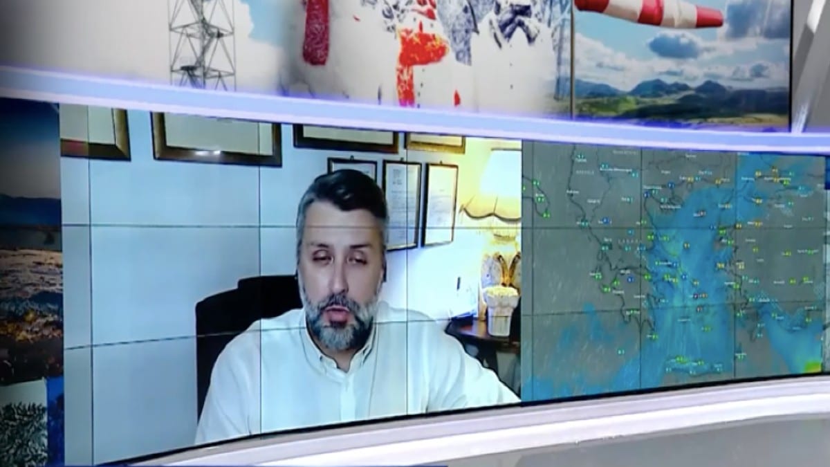 Ανατρέπει τα δεδομένα ο Γιάννης Καλλιάνος: «Το παράδοξο της Αττικής – Το πυκνό χιόνι επιμένει μόνο σε περιοχές…»