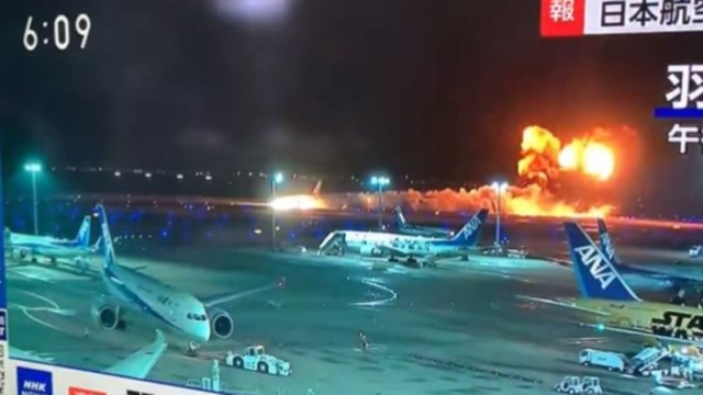 Απανωτά χτυπήματα στην Ιαπωνία: Στις φλόγες αεροσκάφος της Japan Airlines στο αεροδρόμιο του Τόκιο (video)