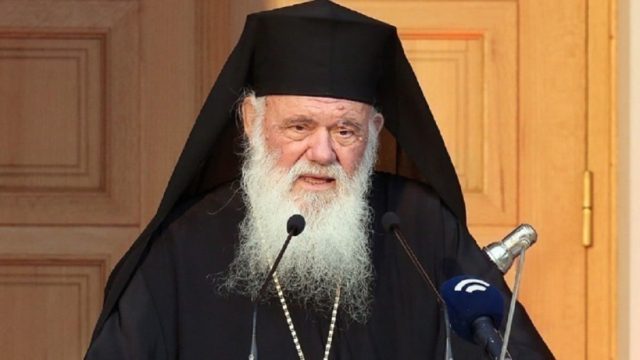 “Βόμβα” Ιερώνυμου για παιδιά ομόφυλων ζευγαριών: «Η Εκκλησία θα περιμένει να μεγαλώσουν και εάν επιθυμούν, θα βαπτιστούν» (Video)