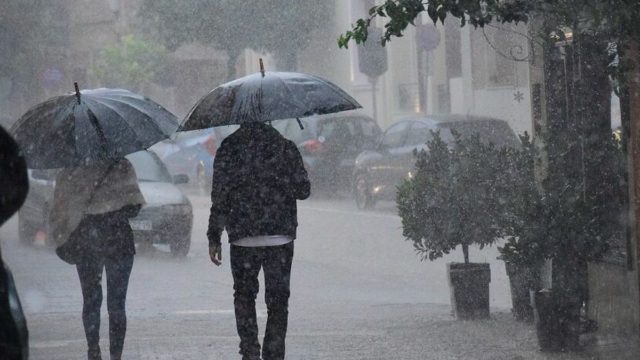 Καιρός σήμερα 26/1: Πτώση της θερμοκρασίας και ισχυροί άνεμοι στο Αιγαίο – Σε ποιές περιοχές θα βρέξει; (video)