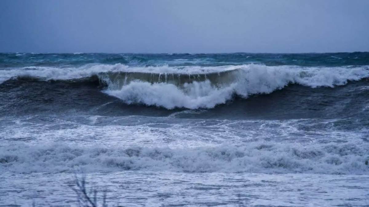 Ασύλληπτη τραγωδία στην Κυπαρισσία: Γυναίκα παρασύρθηκε από κύματα και πνίγηκε μπροστά στον άντρα της