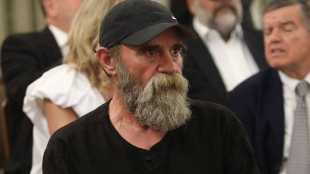 Ο Άλλος Άνθρωπος: Αποκάλυψη από την αδερφή του Κωνσταντίνου Πολυχρονόπουλου – «Τα χρήματα έμπαιναν στη μητέρα μου»