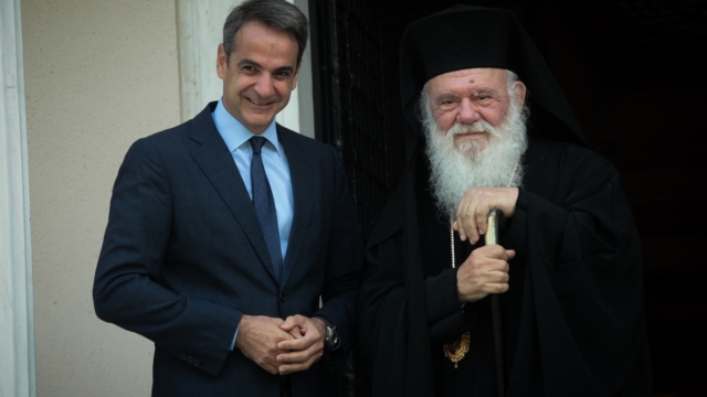 Ξεκαθαρίζει ο Μητσοτάκης για γάμο και τεκνοθεσία ομόφυλων ζευγαριών: «Νόμος του Κράτους από τον Φεβρουάριο, χωρίς δημοψήφισμα»