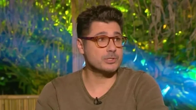 Λάμπρος Κωνσταντάρας: «Έχω συνευρεθεί με παραπάνω από ένα πρόσωπα. Για να μην ολοκληρώσω σκέφτομαι πεθαμένους συγγενείς. Μια εμπειρία που είχα με δεσίματα…»