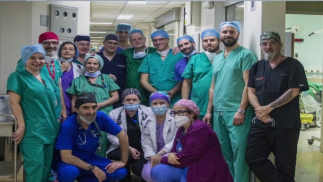 Μεταμόσχευση ήπατος από ζωντανό δότη: «Ένιωσα ευλογημένος που έσωσα το παιδί μου» – Συγκλονίζει 50χρονος πατέρας που χάρισε ζωή στην 23χρονη κόρη του (Video)