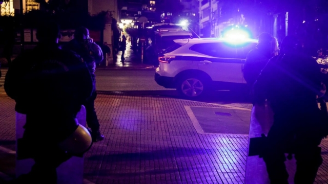 Νέα «υπόθεση Κολωνού»: Έκλειναν ερωτικά ραντεβού σε ανήλικες μέσω ίντερνετ – 3 συλλήψεις σε Κολωνό, Εκάλη και Κορυδαλλό