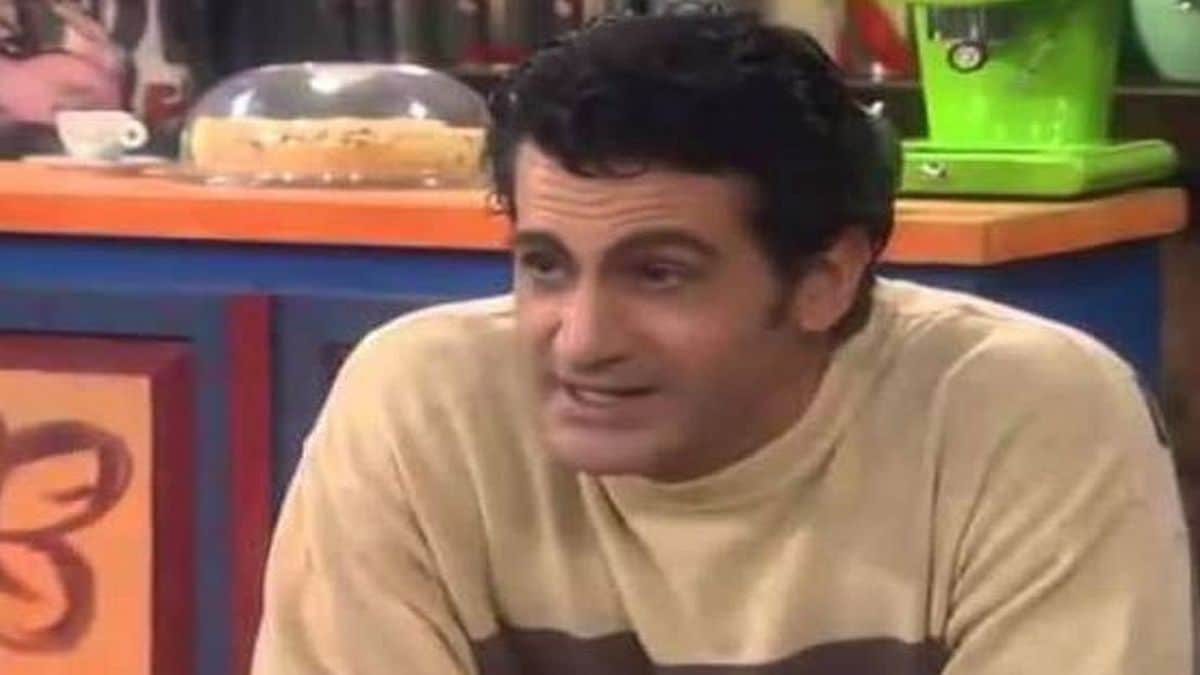 Άσπρα μαλλιά, μούσια, ένας άλλος: Τον «Αστέρη» από το «Καφέ της Χαράς» δεν τον αναγνωρίζει σήμερα ούτε ο Πώποτας