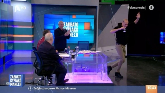 Νίκος Μάνεσης: «Θα σε κάνω φαλακρή Μενεγάκη» – Το έριξαν στους χορούς οι συνεργάτες του στην εκπομπή (video)
