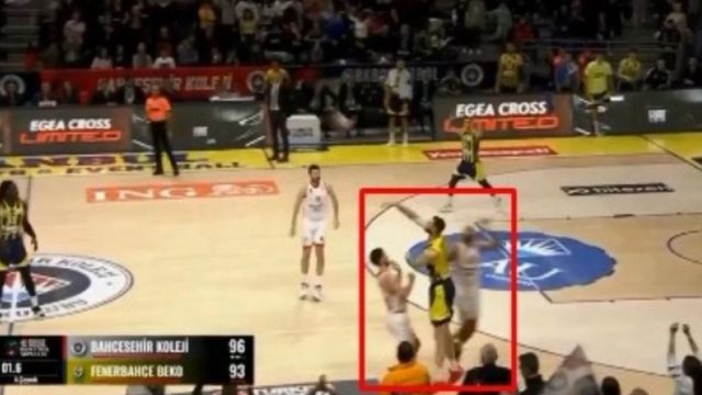 Σταματήστε ότι κάνετε: Ο Γιώργος Παπαγιάννης έβαλε το buzzer beater τρίποντο του αιώνα στην Τουρκία! (video)