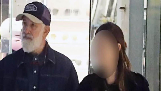 Ο Γιώργος Λιάγκας αποκάλυψε ποια ήταν η γυναίκα δίπλα στον Πέτρο Φιλιππίδη (BINTEO)