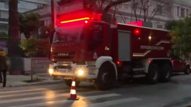 Φωτιά σε αποθήκη στο Μέγαρο Μαξίμου – Μεγάλη κινητοποίηση της Πυροσβεστικής