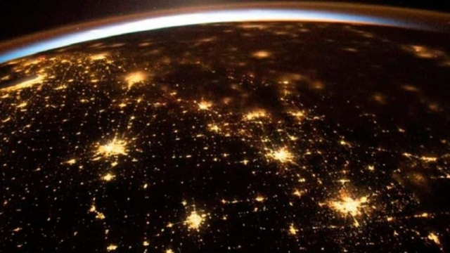 Έλαμψε όλη η Γη: Εντυπωσιακές εικόνες της NASA από τον ερχομό του 2024