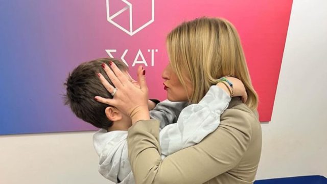 Σία Κοσιώνη: «Το γνωστό, παραδοσιακό ζούληγμα της Ελληνίδας μάνας» – Η τρυφερή ανάρτηση με τον γιο της (photos)