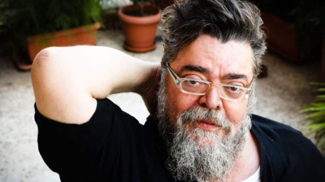 Σταμάτης Κραουνάκης για θρησκεία: «Πιστεύω στον Θεό μου – Είναι χιουμορίστας και γελάει» (video)