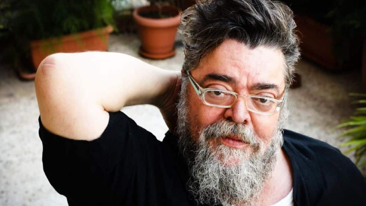 Σταμάτης Κραουνάκης για θρησκεία: «Πιστεύω στον Θεό μου – Είναι χιουμορίστας και γελάει» (video)