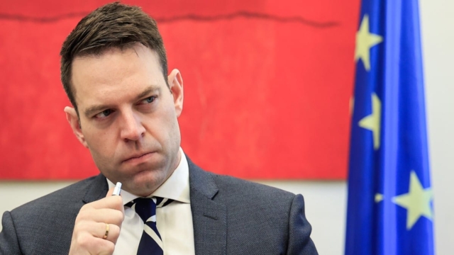 Κασσελάκης: «Ο ΣΥΡΙΖΑ θα ψηφίσει το ν/σ για τα ομόφυλα ζευγάρια, θα βάλω κομματική πειθαρχία – Δάνεισα €230.000 στο κόμμα» (video)