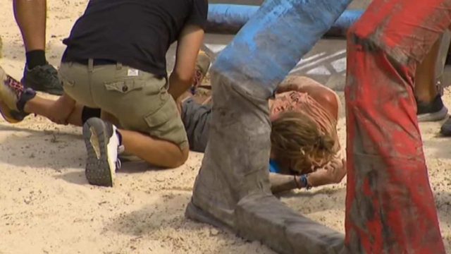 Survivor 2024: Τον έβγαλαν σηκωτό από τον στίβο μάχης – «Πάγωσαν» όλοι με τον τραυματισμό του Σταμάτη