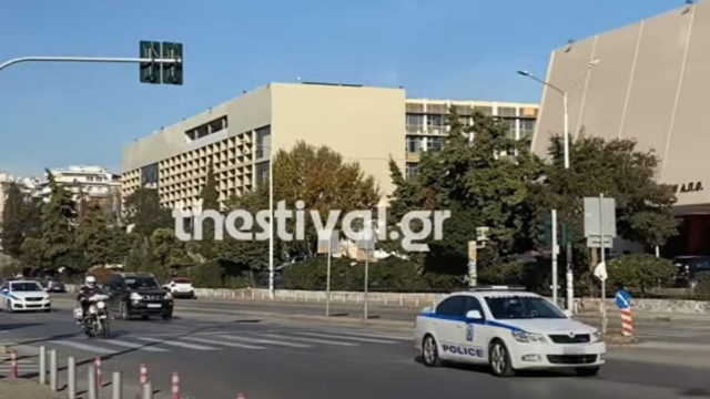 Από τη μια άκρη της Θεσσαονίκης στην άλλη σε 10 λεπτά: «Γέφυρα ζωής» από την ΕΛΑΣ για να μεταφερθεί βρέφος στο νοσοκομείο (video)