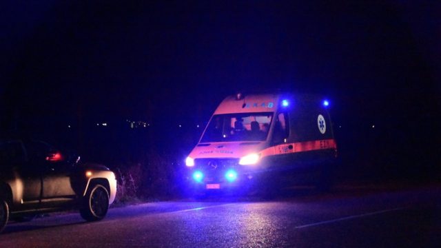 Θανατηφόρα σύγκρουση ΙΧ με φορτηγό στον Μαραθώνα – Ένας νεκρός και μία τραυματίας