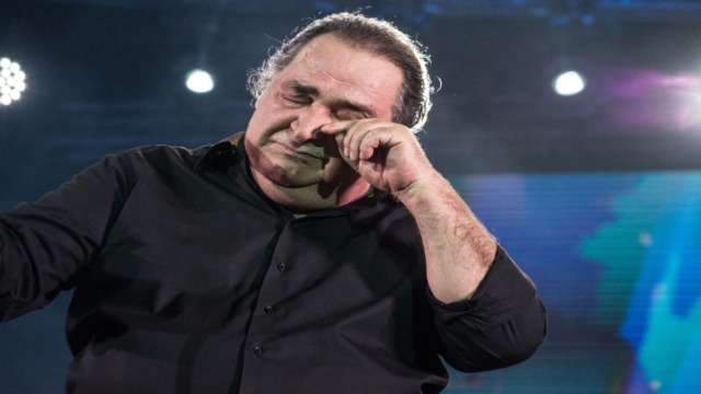 Είπε μόνο 6 λέξεις: Ανατριχιάζουν τα τελευταία λόγια του Βασίλη Καρρά λίγο πριν τον θάνατό του – Η τραγική ειρωνεία