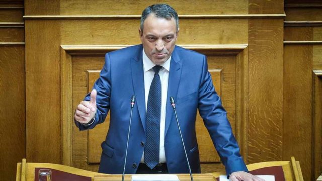 Έξω φρενών ο Βασίλης Στίγκας: «Για όνομα του Θεού, θα φτάσουμε να ντρεπόμαστε που είμαστε straight!»