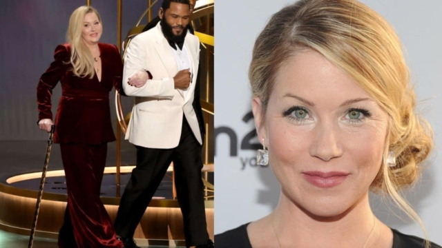 Βραβεία Emmy: Viral στα social media η αποθέωση της Christina Applegate από το κοινό όταν ανέβηκε με το μπαστούνι της στην σκηνή (video)