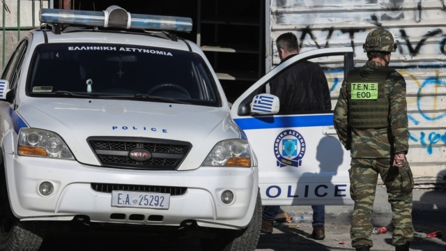 Σοκ στο Ζεφύρι: Άνδρας περιέλουσε με εύφλεκτο υλικό τη σύζυγό του και της έβαλε φωτιά
