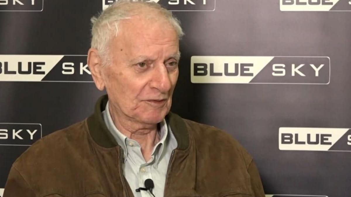 Κώστας Χαρδαβέλλας: «Αναρωτιέμαι πως δύο άντρες ή δύο γυναίκες μπορούν να παίξουν το ρόλο του φύλου του άλλου»