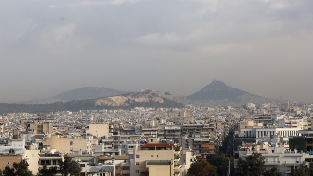 Καιρός σήμερα 16/2: Ανεβαίνει η θερμοκρασία και «μαλακώνει» το σκηνικό! Πού θα σημειωθούν τοπικές βροχές (video)