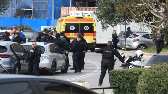 Μακελειό στη Γλυφάδα: Το παρασκήνιο πίσω από την φονική επίθεση του 70χρονου δράστη – Γι’ αυτό το λόγο φέρεται να “έσπειρε” τον θάνατο (Video)
