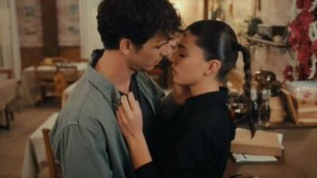 Η Γη της Ελιάς (9/2): «Απλά περνάς την ώρα σου», «Δε σου είπα ότι σ’ αγαπάω;» – Χρήστος και Αριάδνη παραδομένοι στο πάθος τους (video)