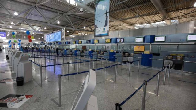 Σύλληψη ράπερ στο αεροδρόμιο – Προσπαθούσε να κλέψει βαλίτσες επιβατών στο «Ελ. Βενιζέλος»